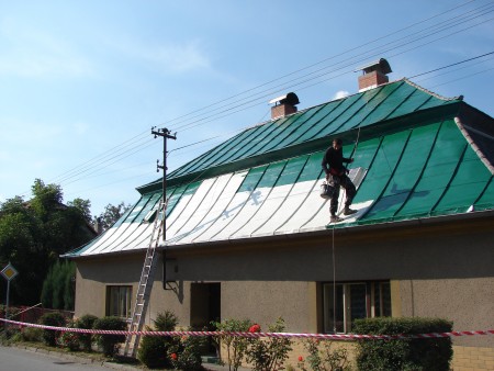 Čištění a nátěr plechové střechy, Předhradí